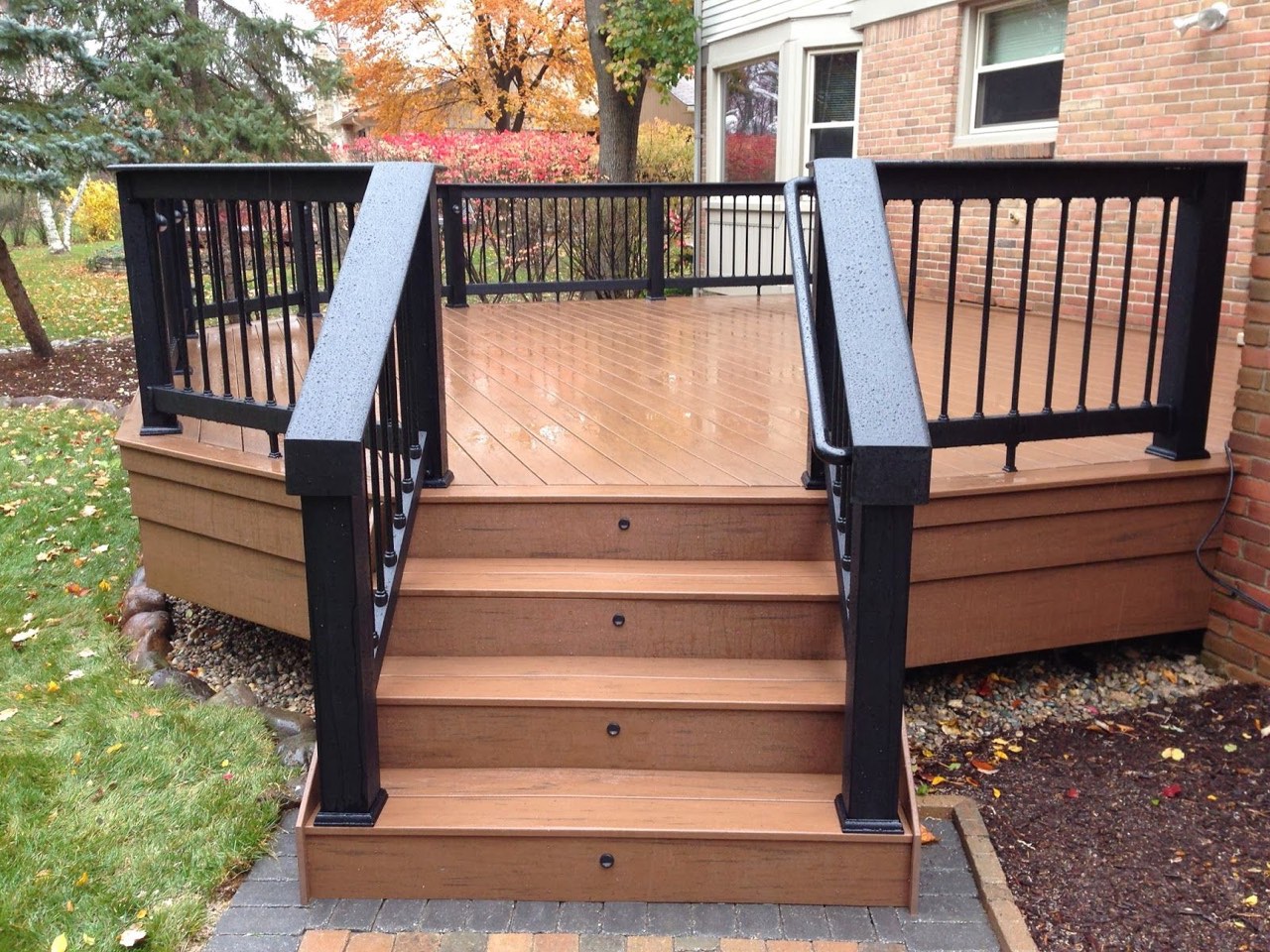 Composite deck with black railings and broad stairs